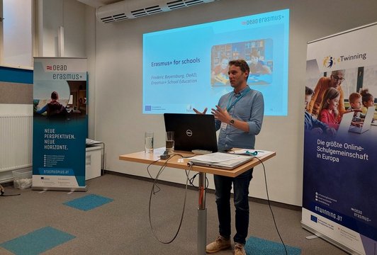 Vortragender bei einem eTwinning-Seminar