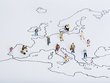 Spielfiguren auf Europakarte