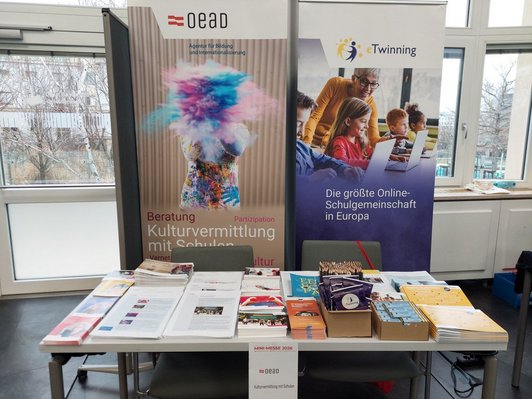 Messestand: zwei Roll-Ups